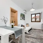 Karabaic By El-pi Tours Appartement Njivice