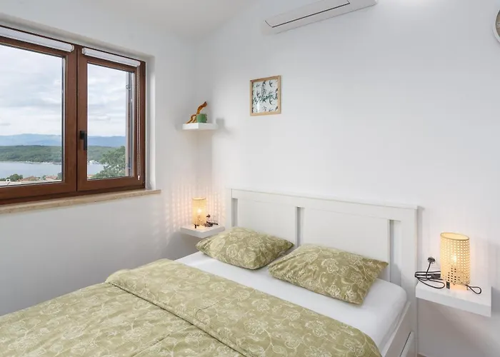 Karabaic By El-pi Tours * Njivice