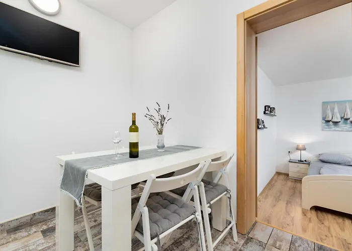 Karabaic By El-pi Tours Apartament Njivice