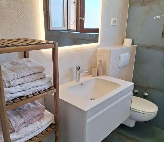 Karabaic By El-pi Tours Njivice