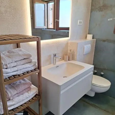 Karabaic By El-pi Tours Njivice