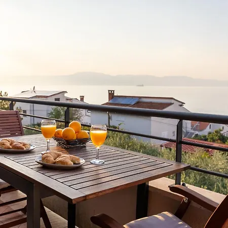 Karabaic By El-pi Tours شقة *