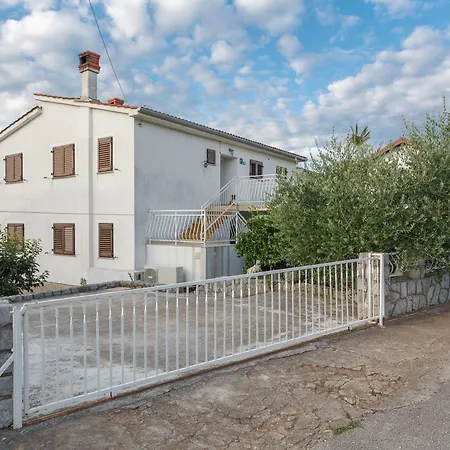 Karabaic By El-pi Tours アパート