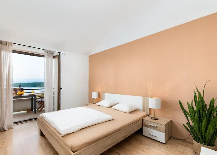 Karabaic By El-pi Tours * ニヴィーチェ