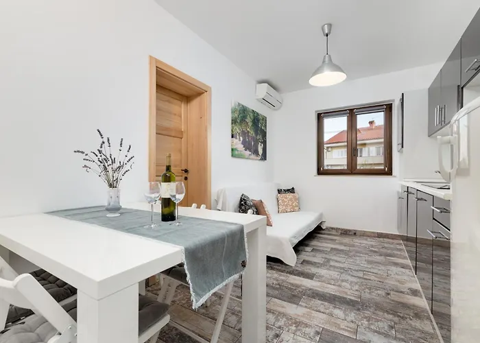 Karabaic By El-pi Tours アパート ニヴィーチェ