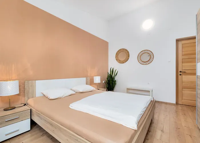 Karabaic By El-pi Tours * ニヴィーチェ